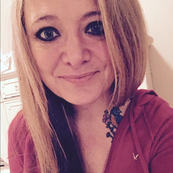 Meet your Posher, JoAnn - Picture 2 of 3